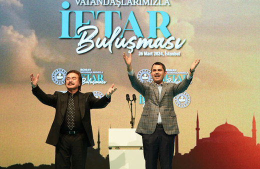 Murat Kurum sahneye Orhan Gencebay ile birlikte çıktı