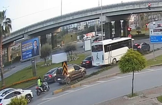 Kırmızı ışık ihlali, motosiklet sürücüsünü hayattan koparıyordu