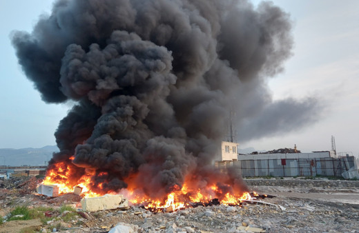Çöplük alanda çıkan yangın paniğe neden oldu