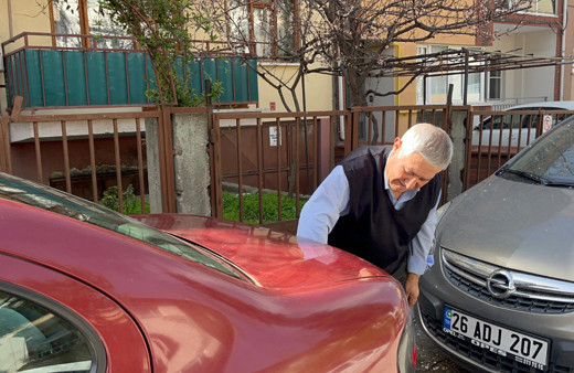 Eskişehir’de yağmurla birlikte gelen çamur araç sahiplerini mağdur etti