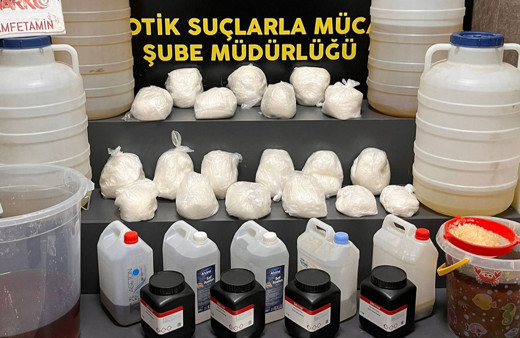 İzmir'de 112 kilogram sentetik uyarıcı ele geçirildi!