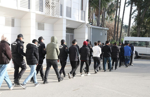 Mersin'de dolandırıcılık operasyonu: 20 şüpheli tutuklandı!