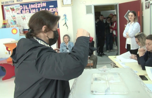 Ünlü isimler 31 Mart yerel seçimleri için sandık başına gitti