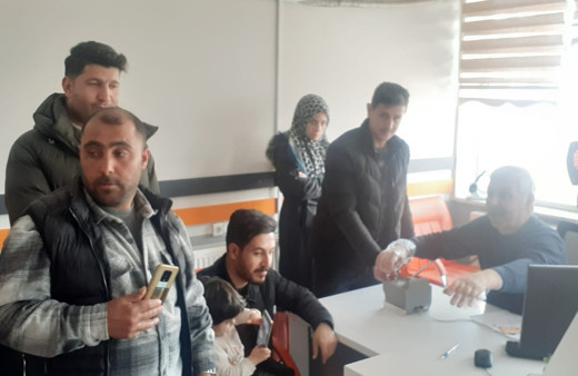 Kimliğini kaybeden seçmenler soluğu nüfus müdürlüklerinde aldı