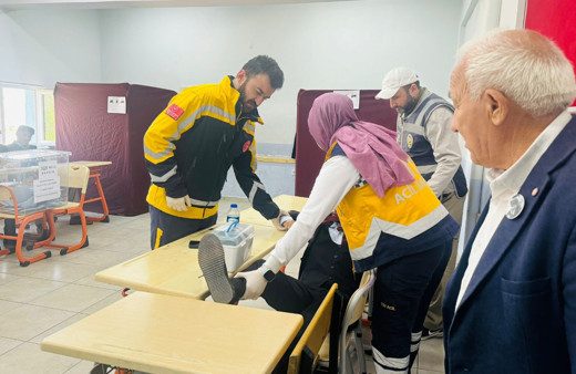 Bilecik'te sandık müşahidi baygınlık geçirdi