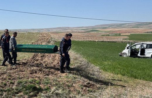 Hafif ticari araç devrildi: 1 kişi öldü, 2 kişi yaralandı!