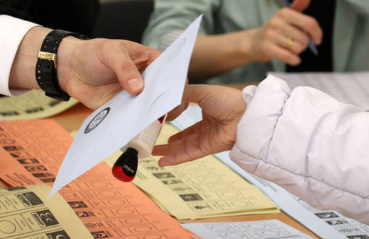 İstanbul'da CHP 12 ilçe daha aldı! İşte parti değiştiren belediyeler