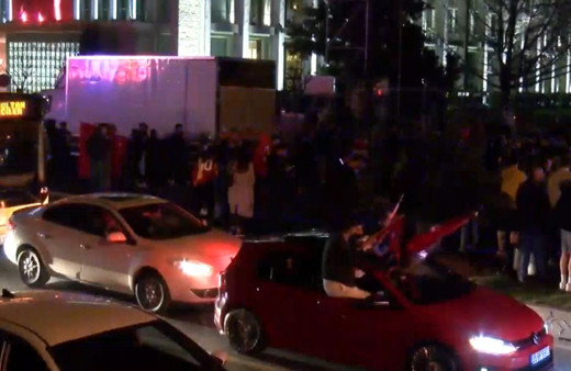 Saraçhane ayakta! Davullu zurnalı seçim kutlaması