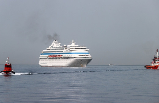 İzmir'e sezonun ilk kruvaziyeri geldi