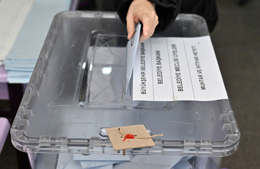 İstanbul'da 11 ilçe AK Parti'den CHP'ye geçti! 16 belediye başkanı yerini korudu