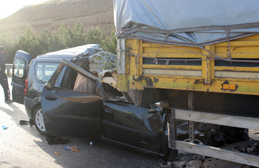 3 kişinin öldüğü kazada yaralanan çocuk hastanede hayatını kaybetti