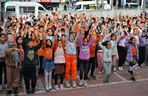 Öğrencilerin derse geç kalma alışkanlığı zumbayla çözüldü