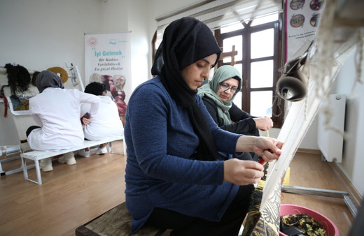 Diyarbakır'da kadınların işlediği halılar Japonya'ya gönderiliyor