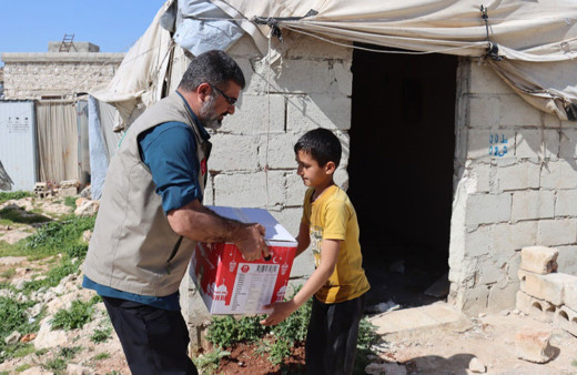 İHH, Suriye'de 60 bin kişiye iftar verdi