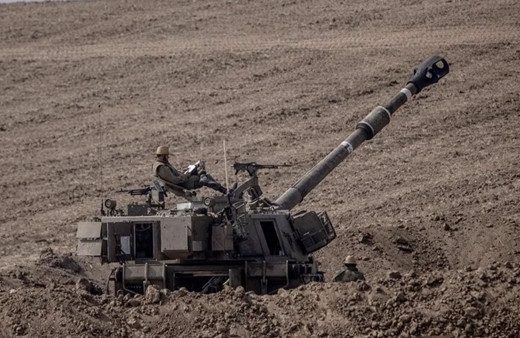 İsrail ordusu Lübnan'ın sınır bölgelerini yoğun topçu atışıyla vuruyor