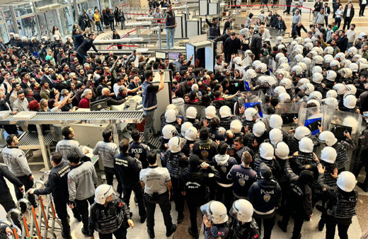 İstanbul Adliyesi'nde arbede! 14 kişi gözaltında! Avukatlar da var!