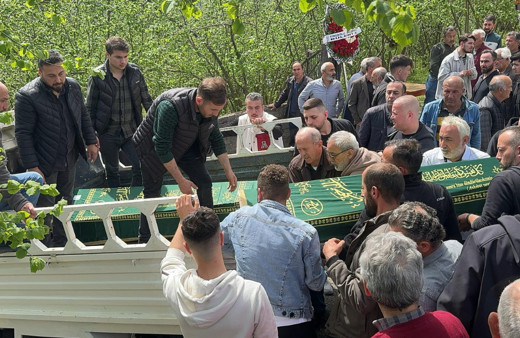 Beşiktaş'taki yangında ölen baba ile oğlunun cenazeleri Giresun'da defnedildi