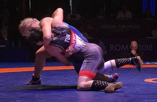 Milli güreşçiler, olimpiyat kotası için Bakü'de mindere çıkacak