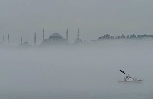 İstanbul Boğazı'nda gemi trafiği askıya alındı, seferler iptal edildi
