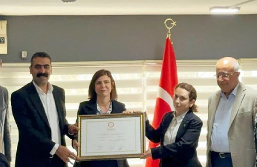 Diyarbakır’da DEM’liler mazbata aldı