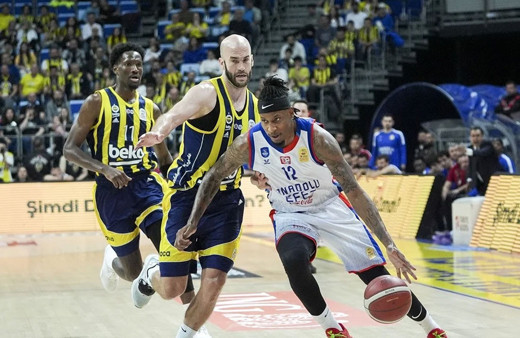 Anadolu Efes, Fenerbahçe'yi ligde devirdi