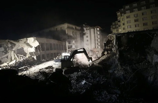 54 kişi hala kayıp! Rönesans Rezidans enkazında arama yapılacak