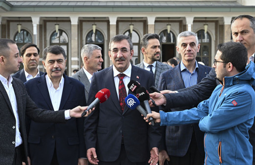 Cumhurbaşkanı Yardımcısı Cevdet Yılmaz, bayram namazını Külliye'de kıldı