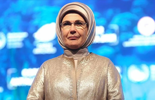 Emine Erdoğan'dan karne alan öğrencilere mesaj