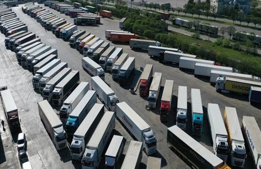 Kapıkule'de tır şoförleri bayrama ailelerinden uzakta girdi