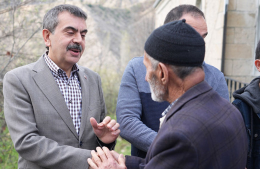 Milli Eğitim Bakanı Yusuf Tekin, bayram namazını Erzurum'da kıldı