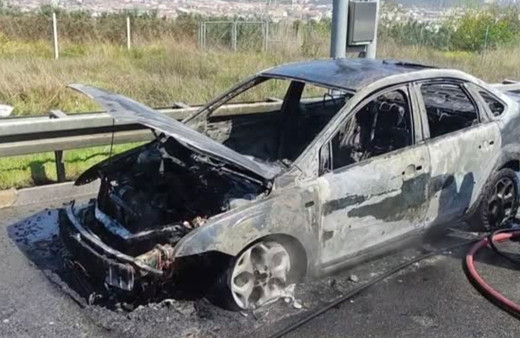 Bursa'da seyir halindeki otomobil yandı!