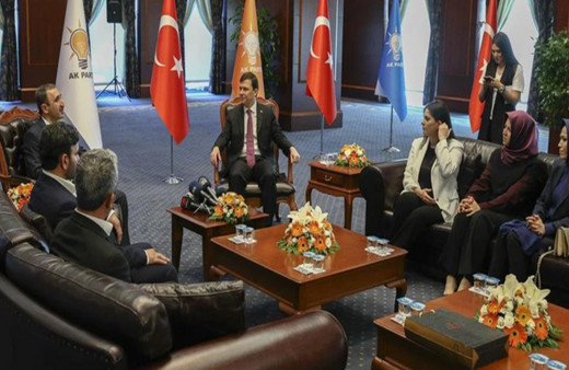 Siyasi partiler arasında bayramlaşma günü, AK Parti ile CHP bayramlaşmasında "birlikte çalışma" mesajları verildi