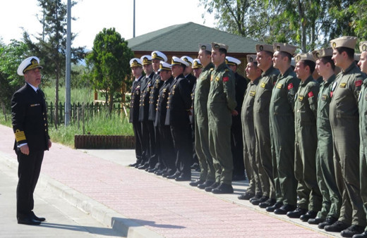 Deniz Kuvvetleri Komutanı Mehmetçikle bayramlaştı