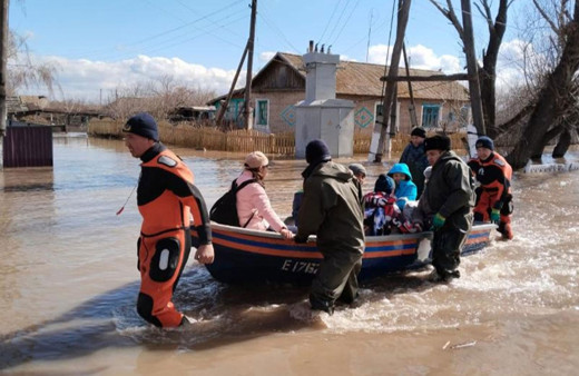 Kazakistan’daki sel bölgelerinden yaklaşık 100 bin kişi tahliye edildi