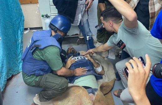 TRT Arabi ekibine İsrail'de saldırı! Muhabir ayağını kaybetti