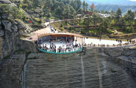 Kahramanmaraş'taki cam seyir terası tatilcilerin uğrak noktası oldu