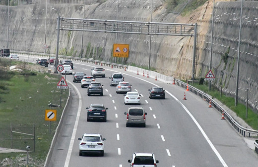 Tatilciler dönüş yoılunda! Trafik yoğun ama akıcı