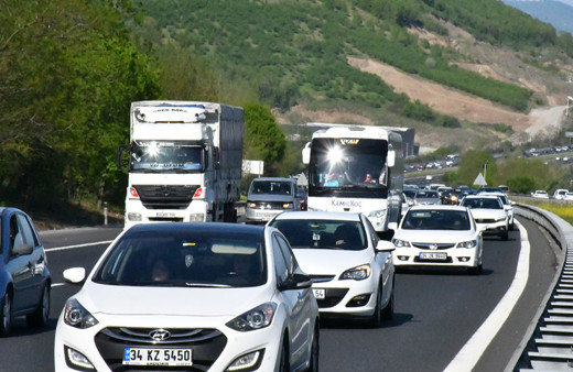Bayram tatilinden dönenler trafikte yoğunluk oluşturdu