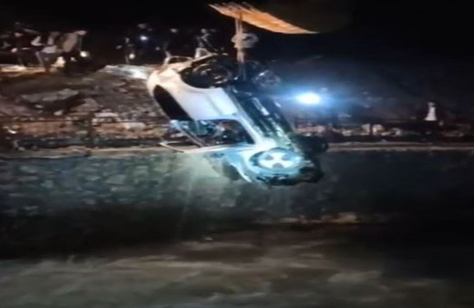 Trafik kazasında ölen 4 kişinin cenazesi toprağa verildi