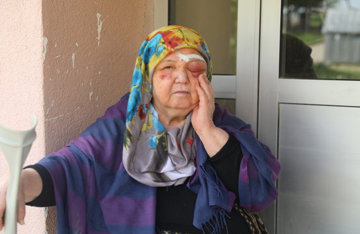 Edirne'de sahipsiz köpeklerden kaçarken düşen yaşlı kadın yaralandı