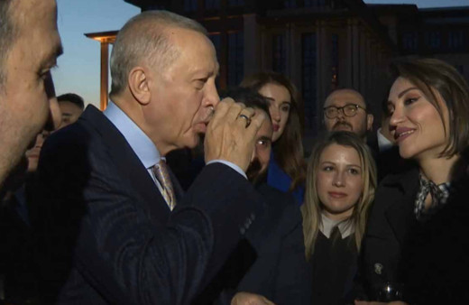 Cumhurbaşkanı Erdoğan gazetecilerle sohbet etti