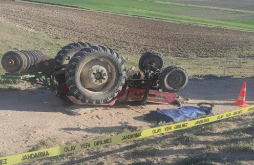 Eskişehir'de devrilen traktörün altında kalan sürücü öldü