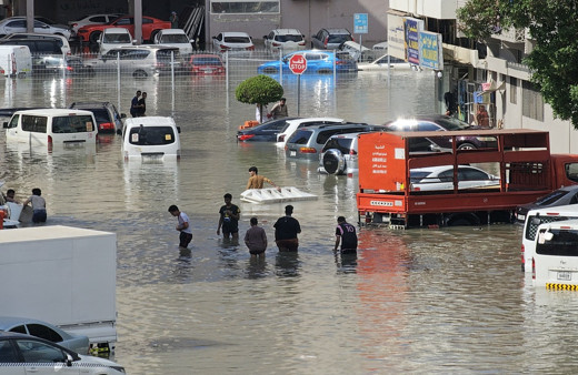 BAE'de şiddetli yağışlar hayatı olumsuz etkiledi