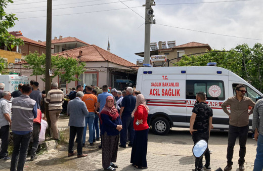 Manisa'da başını traktör şaftına kaptıran kişi öldü
