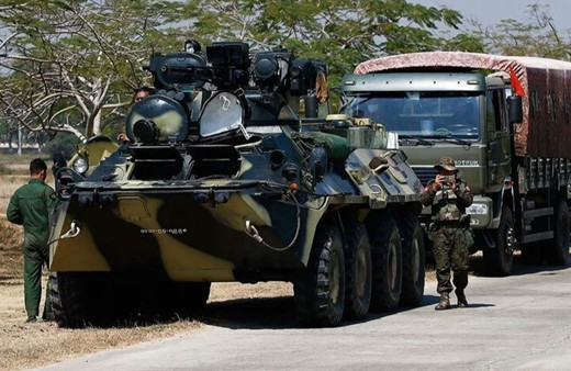 Myanmar'da 46 sınır polisi Bangladeş'e sığındı