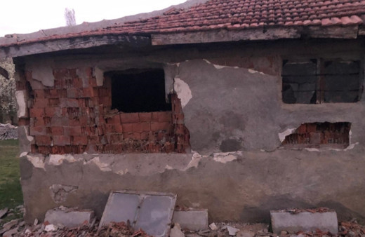 Tokat'taki deprem hasara sebep oldu! Yıkılan yapılar var...