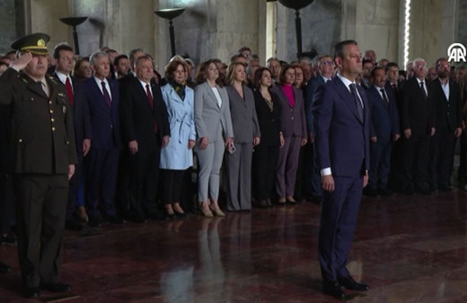 CHP heyeti Anıtkabir'i ziyaret etti