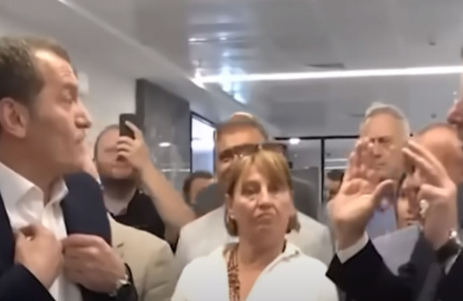 Ekrem İmamoğlu ile AK Partili Başkan Ömer Arısoy kameralar önünde tartıştı: Yapma sakın yapma...