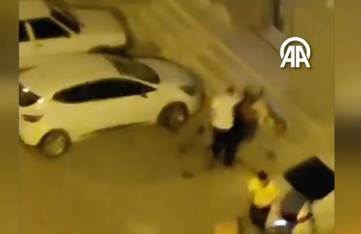 Adana'da köpek dehşeti! Sahibine ve yanındaki 2 kişiye saldırdı o anlar kamerada