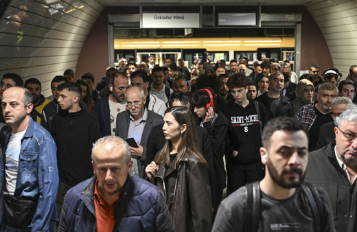 M5 Üsküdar-Samandıra Metro Hattı'nda teknik arıza denildi sürücüsüz metroların çarpıştığı ortaya çıktı